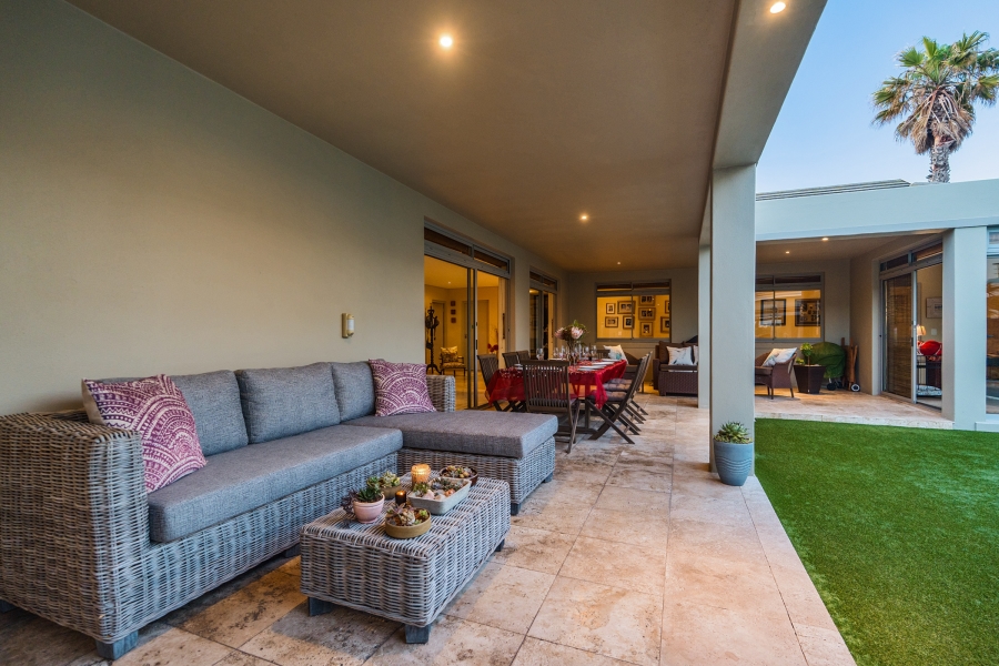 5 Bedroom Property for Sale in Sunset Links Western Cape